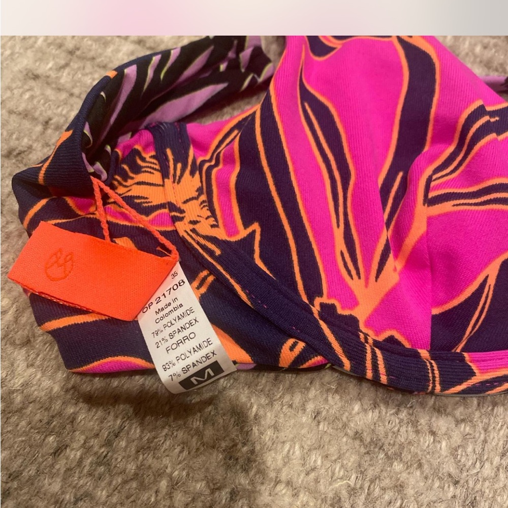 Maaji Floral Bikini Top in Pink and Purple reversible size medium new with tags - Picture 4 of 4